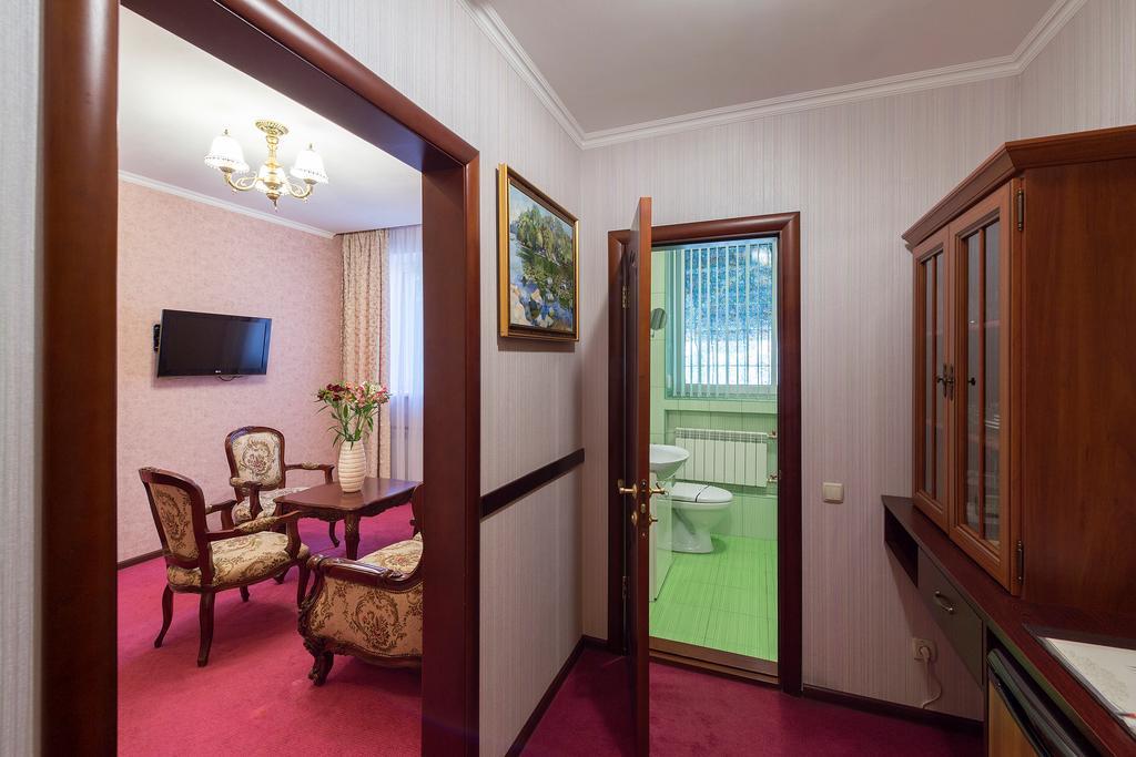 Grand Christer Hotel Kiev Bagian luar foto